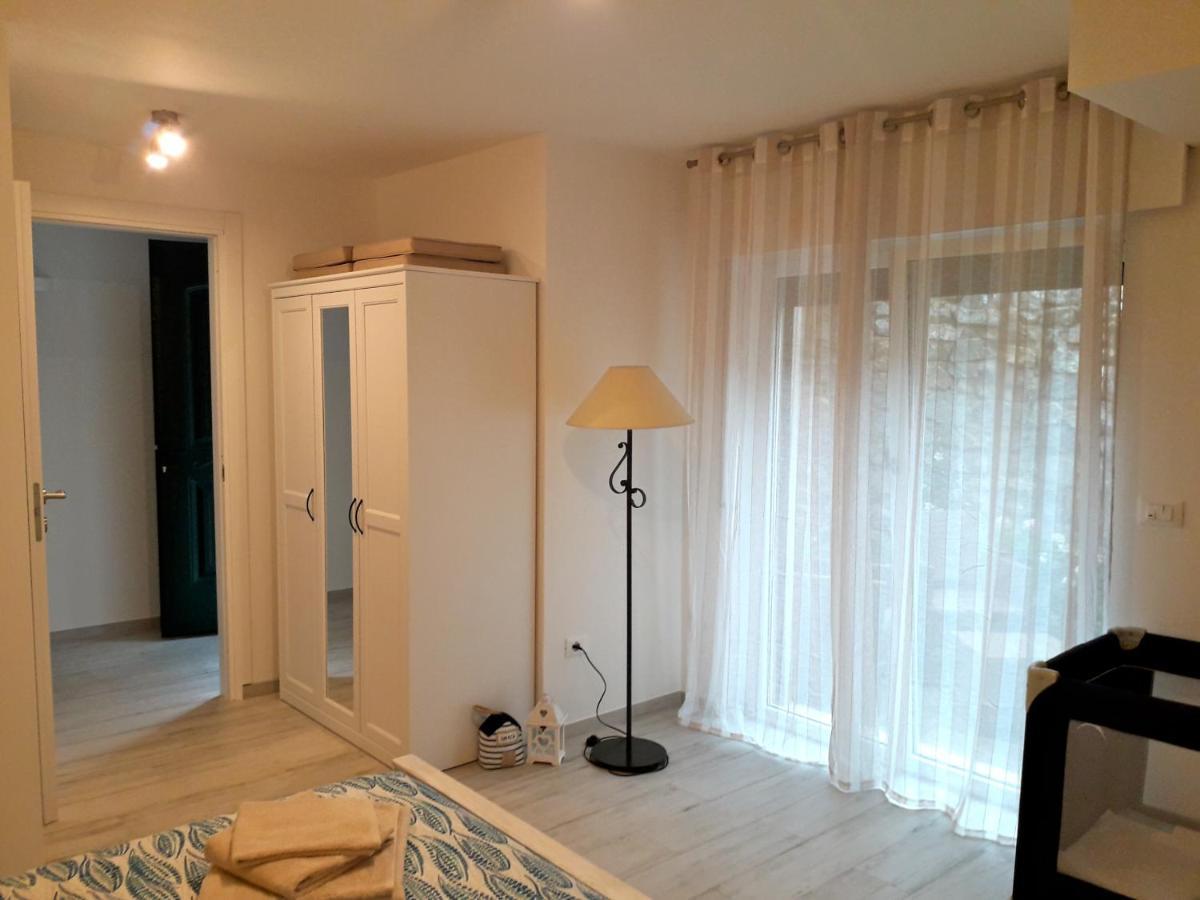 Il Porto Di Benny Bed & Breakfast Аласио Екстериор снимка